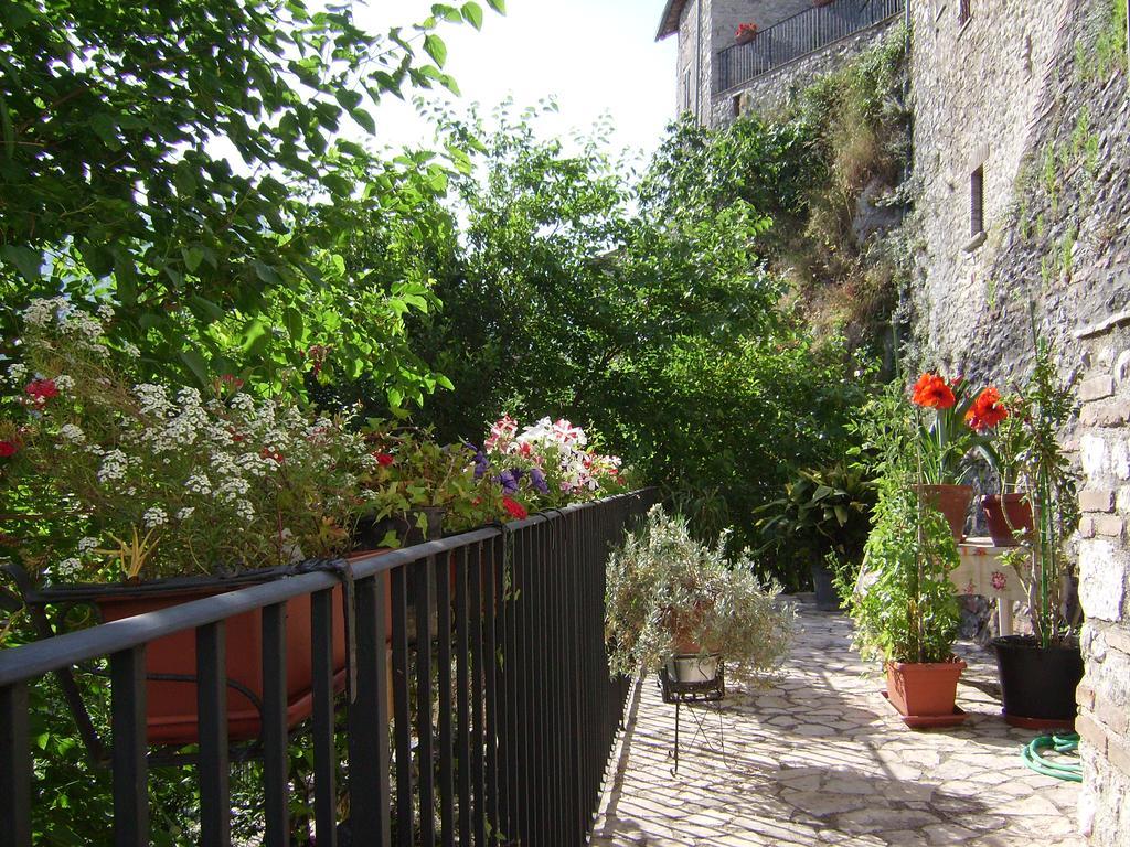 Il Castello Sul Lago Arrone ภายนอก รูปภาพ